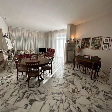 Le Rose Di Emma Villa Bordighera Bagian luar foto