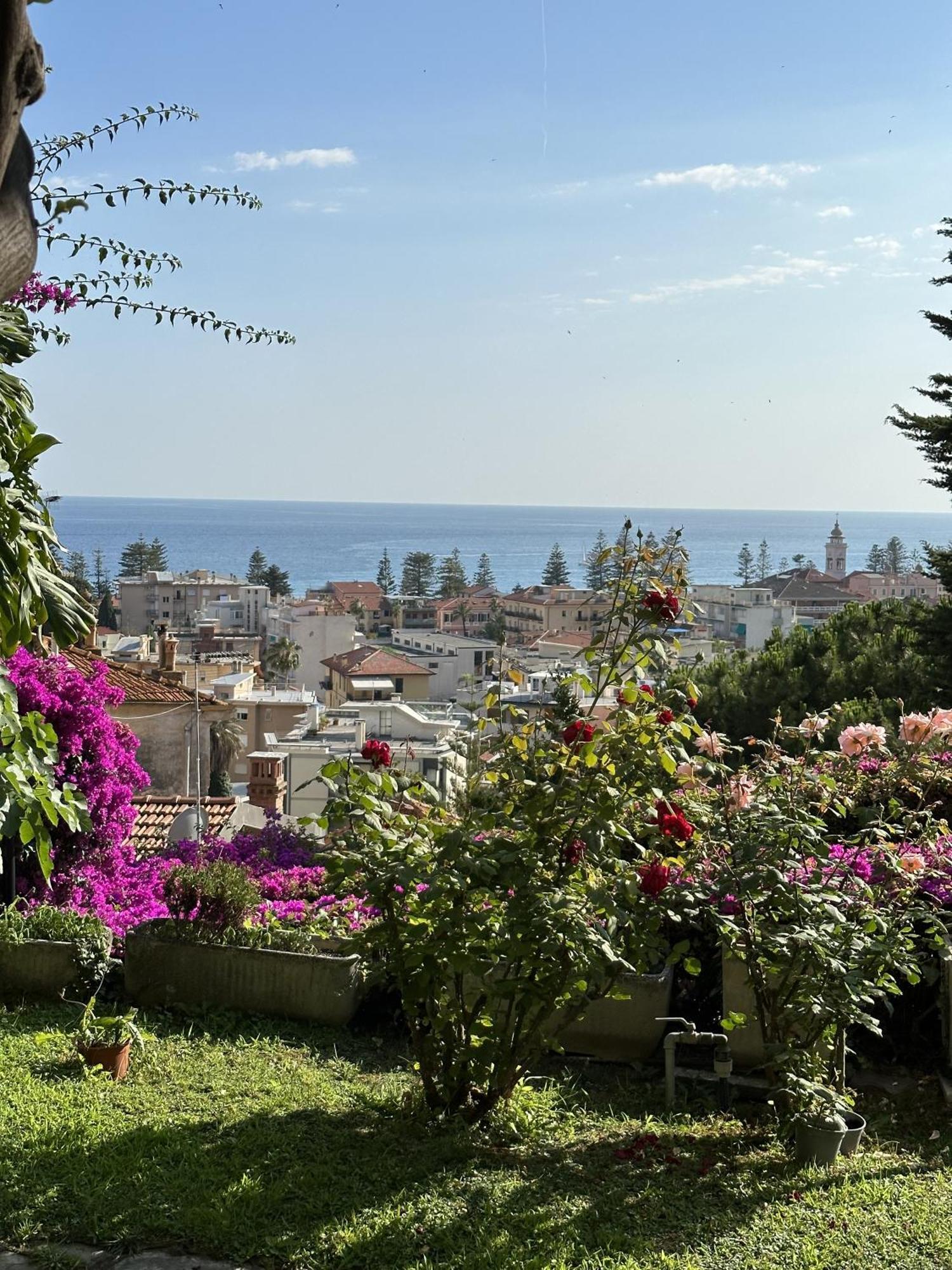 Le Rose Di Emma Villa Bordighera Bagian luar foto