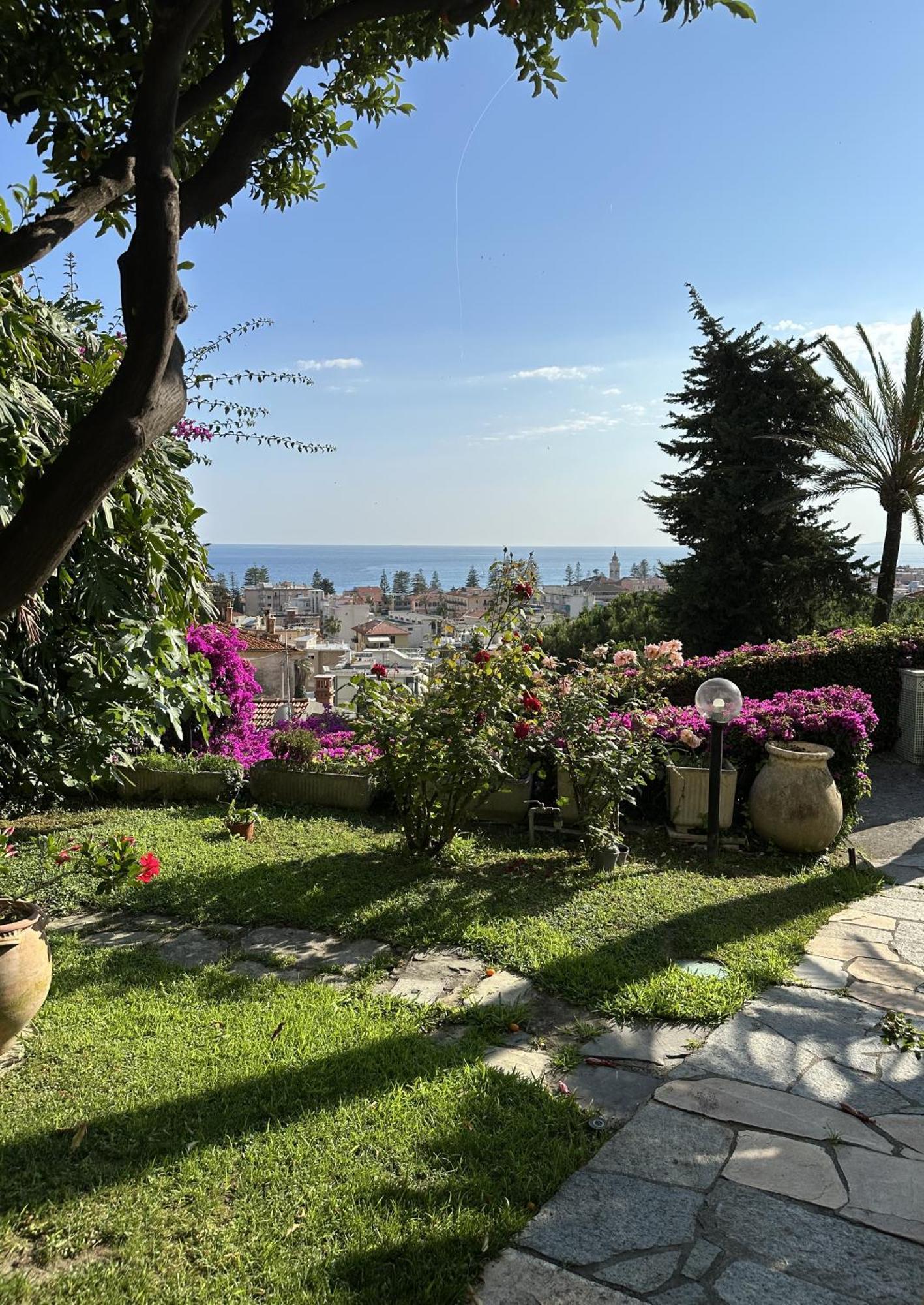 Le Rose Di Emma Villa Bordighera Bagian luar foto
